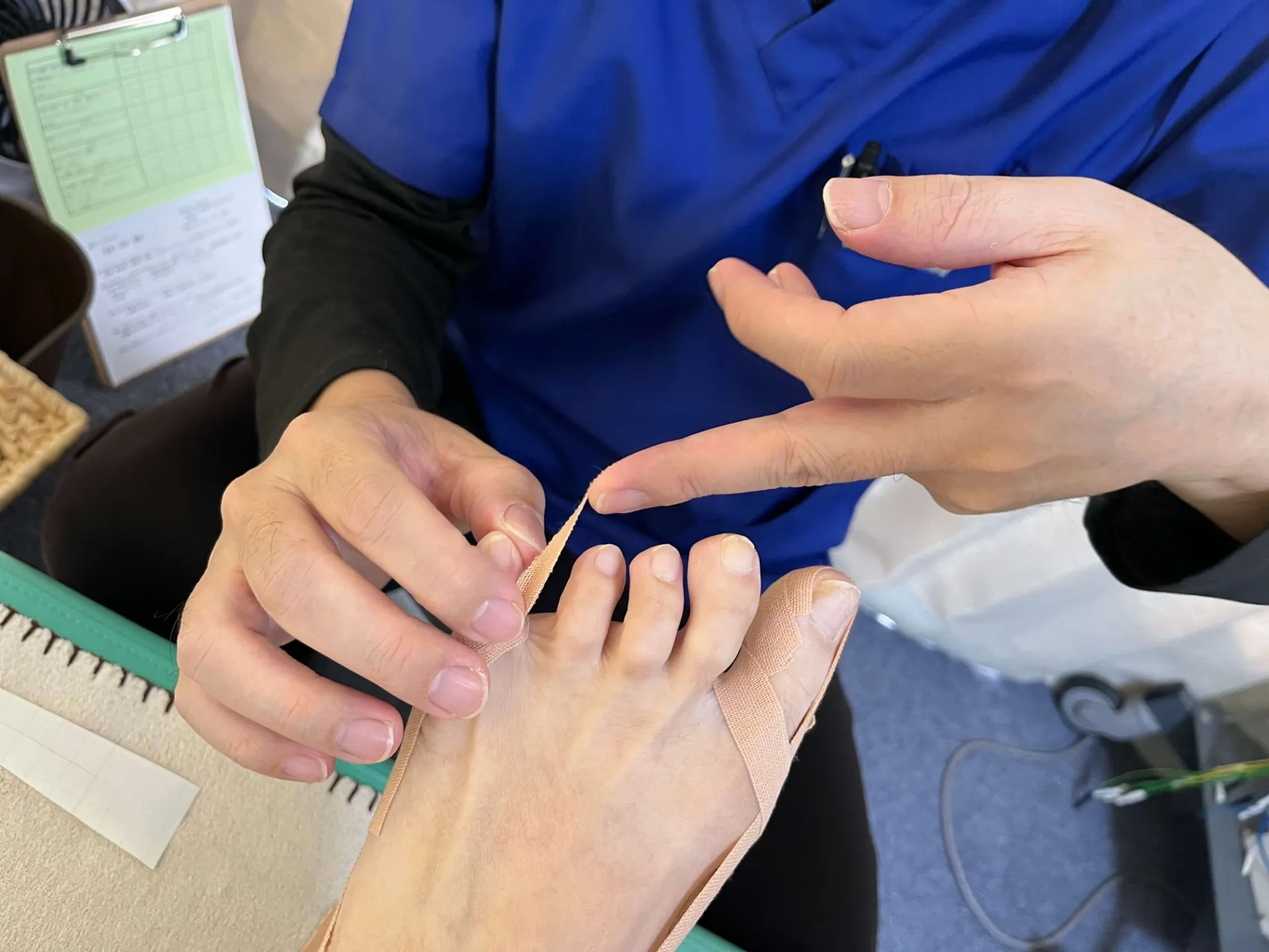 外反母趾テーピング