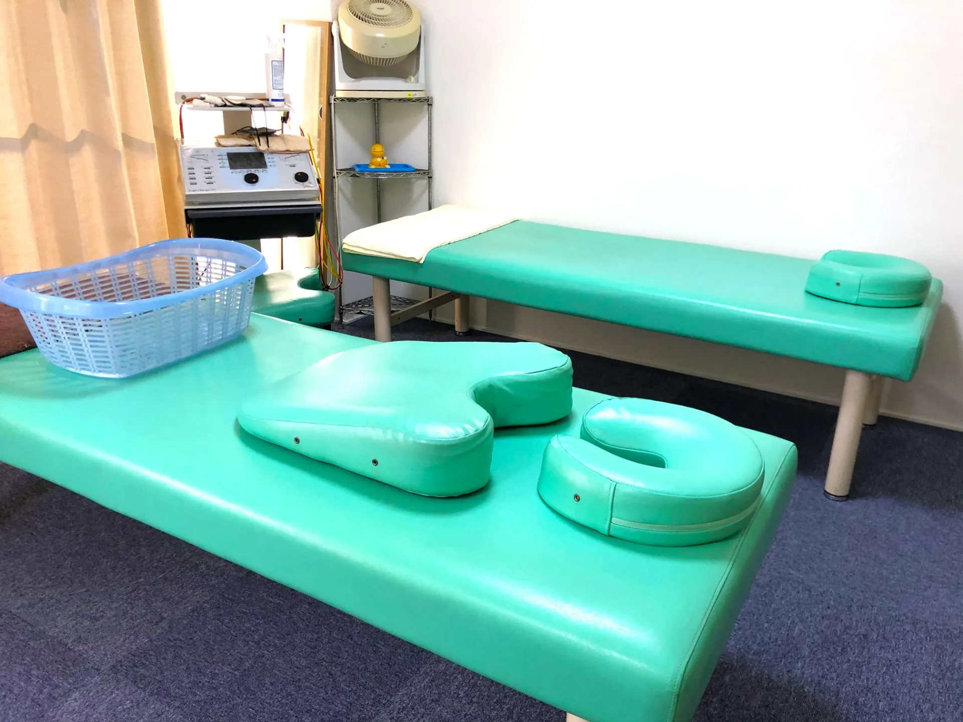 施術のためのベッドは2つ完備